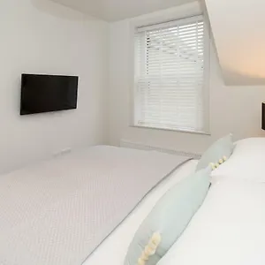 Franklin Rise By Serviced Apartment