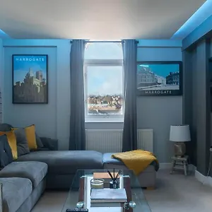 Montpellier Apartment- The Heart Of Town Centre- One Minute Walk From The Famous Betty's Tea Extremely Quiet Entire With Homely Living Huge Tv And Sound Bar With A Huge Comfy Super King Size Beds Sleeps Four Apartment
